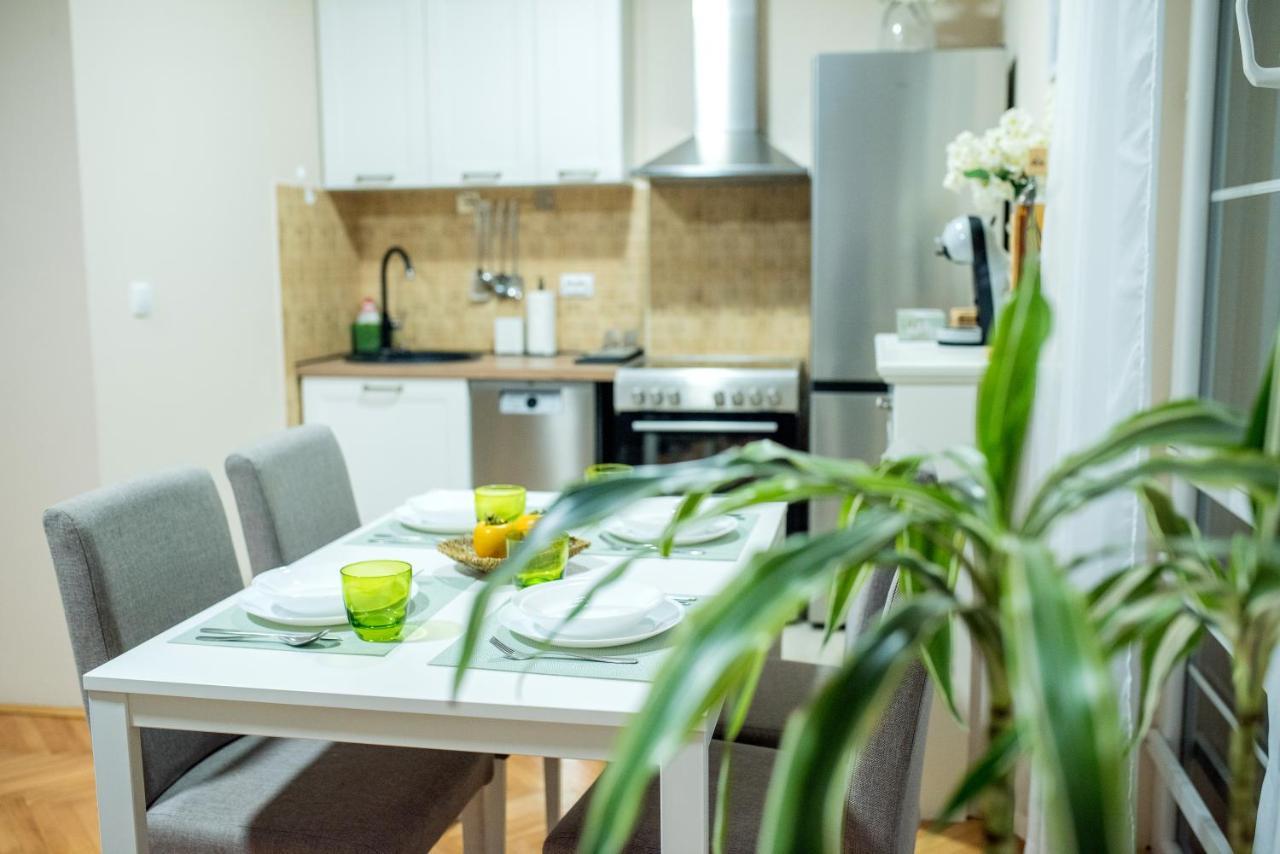 Apartman Centar โปชาเรวัซ ภายนอก รูปภาพ