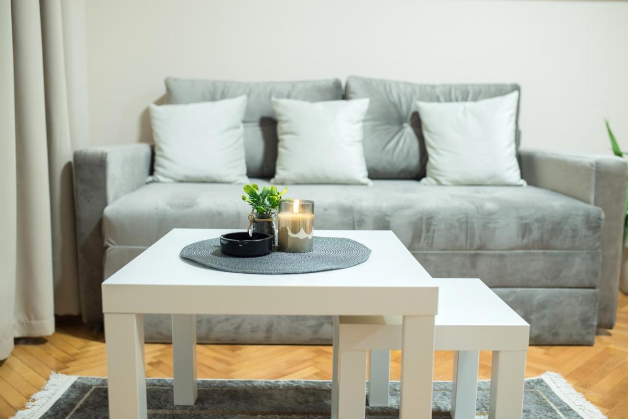 Apartman Centar โปชาเรวัซ ภายนอก รูปภาพ