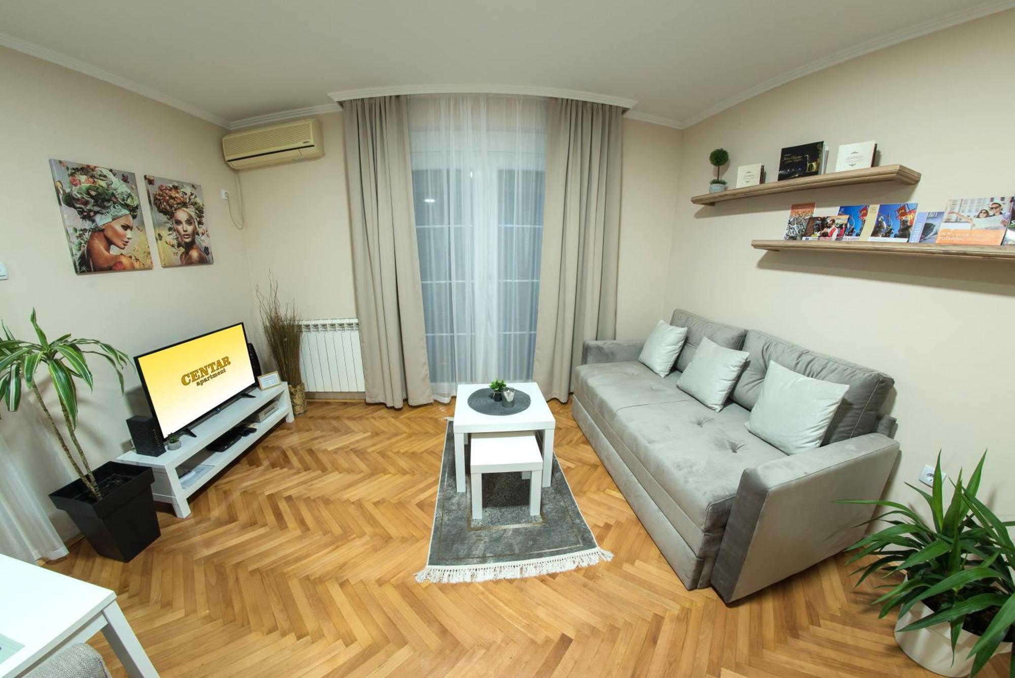 Apartman Centar โปชาเรวัซ ภายนอก รูปภาพ