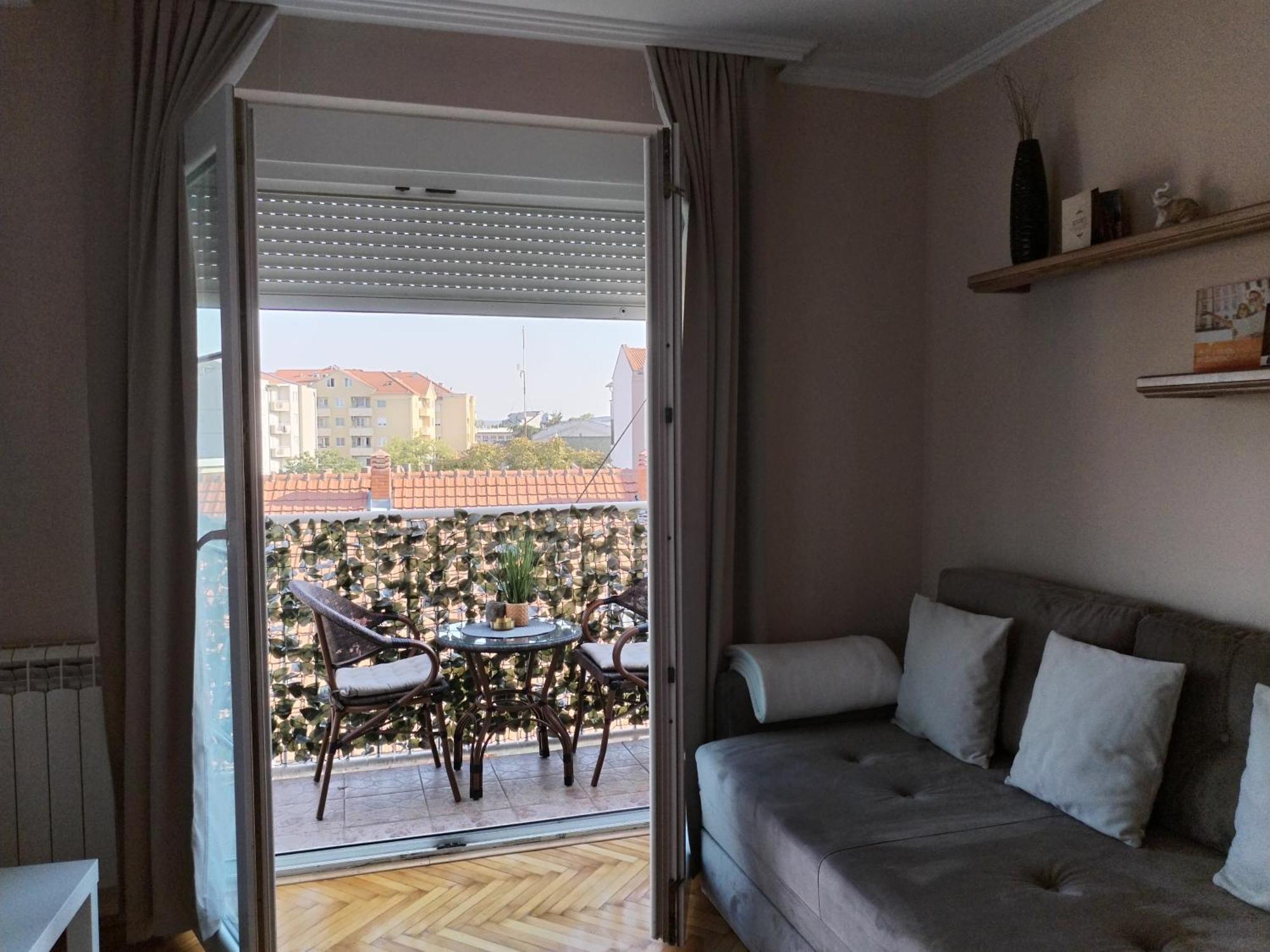 Apartman Centar โปชาเรวัซ ภายนอก รูปภาพ
