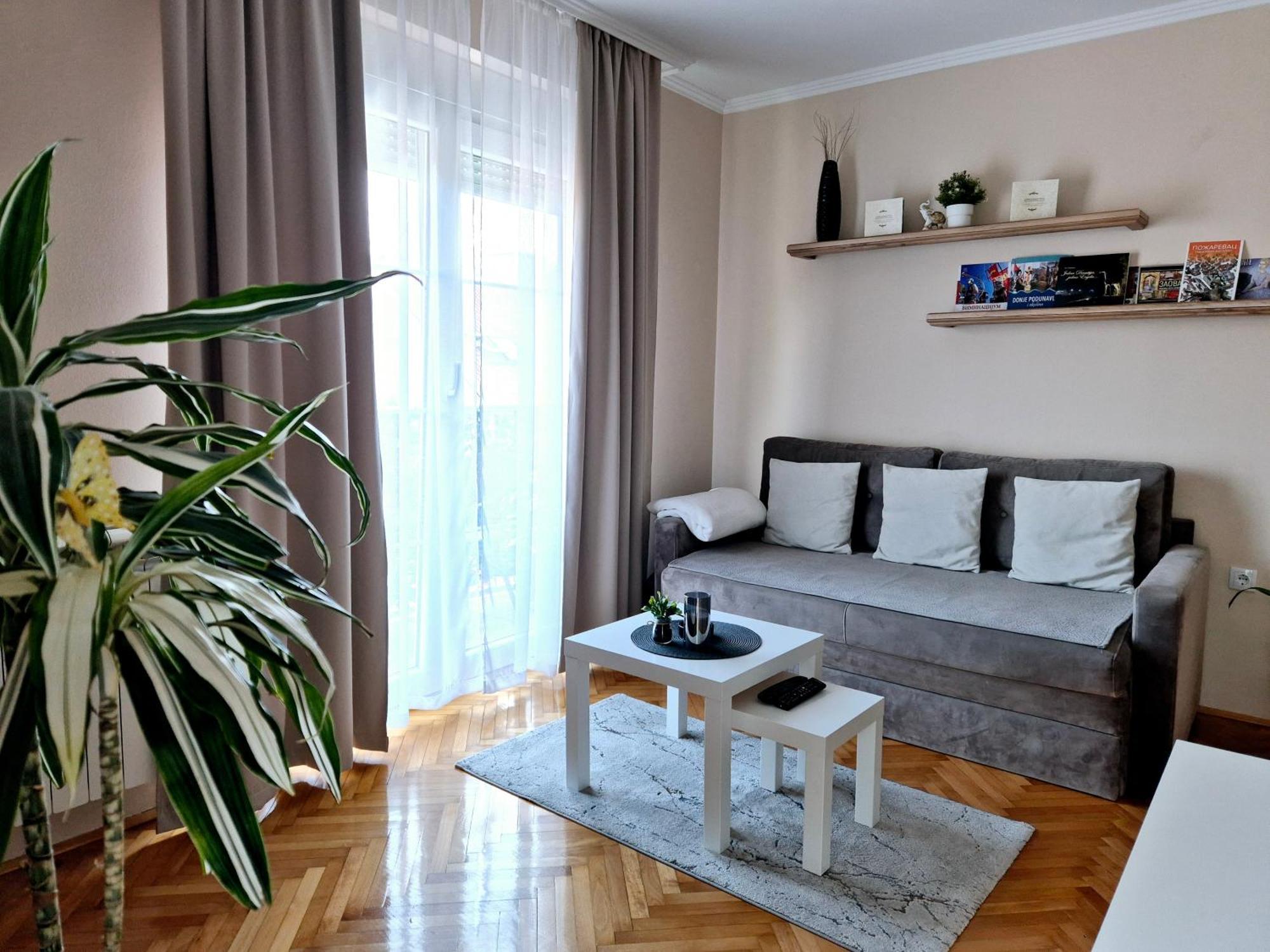 Apartman Centar โปชาเรวัซ ภายนอก รูปภาพ