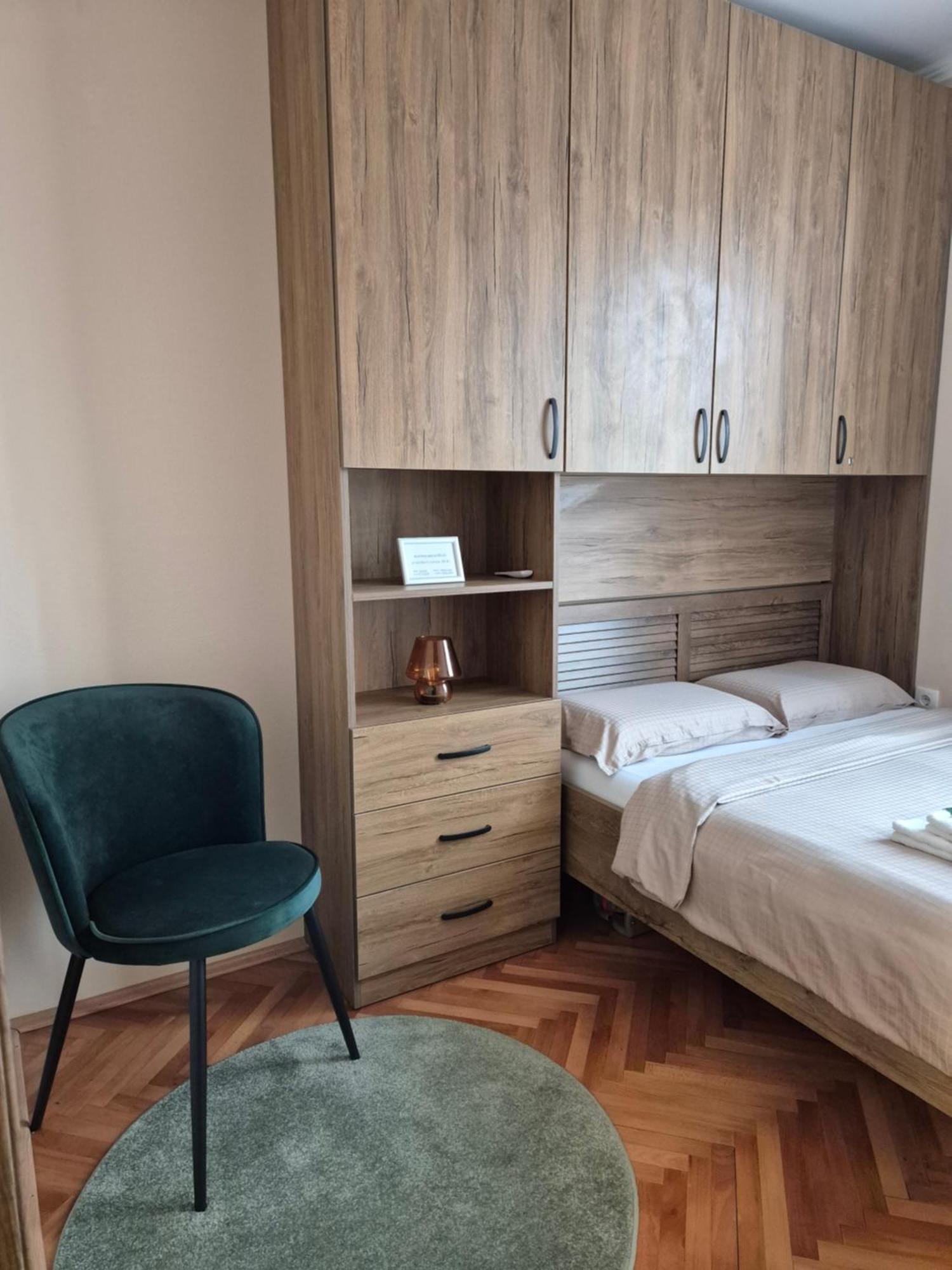 Apartman Centar โปชาเรวัซ ภายนอก รูปภาพ